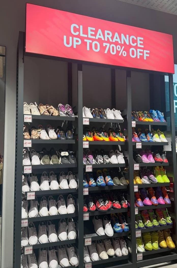 spillkey95's tweet photo. Guys, gilaa ini puma promonya gede bgt disc up to 70% yaa.. sepatu yang sejutaan lebih jadi cuma 500ribuan aja. Bisa diweb juga promonya! Menurut kalian worth it gak nih promonya??😭😭 https://t.co/r39CAEJHvG