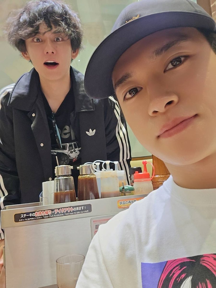 kazukkyyy's tweet photo. 忍ミュ本日も稽古でございました！！
隣の人大盛りご飯三杯でした。
一杯負けました。
チキショー。
#忍ミュ https://t.co/uk0GymLmbK