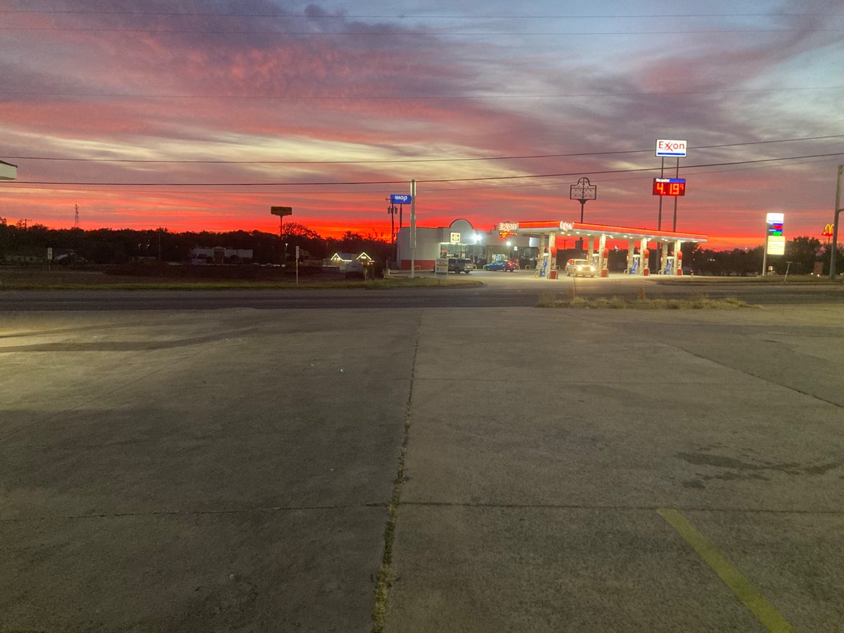 IRinartz's tweet photo. Very beautiful sunrise this morning in sulphur springs Texas at 6:53 am #txwx @foxweather @WeatherNation @Fox4Weather https://t.co/xrLoNUvpye