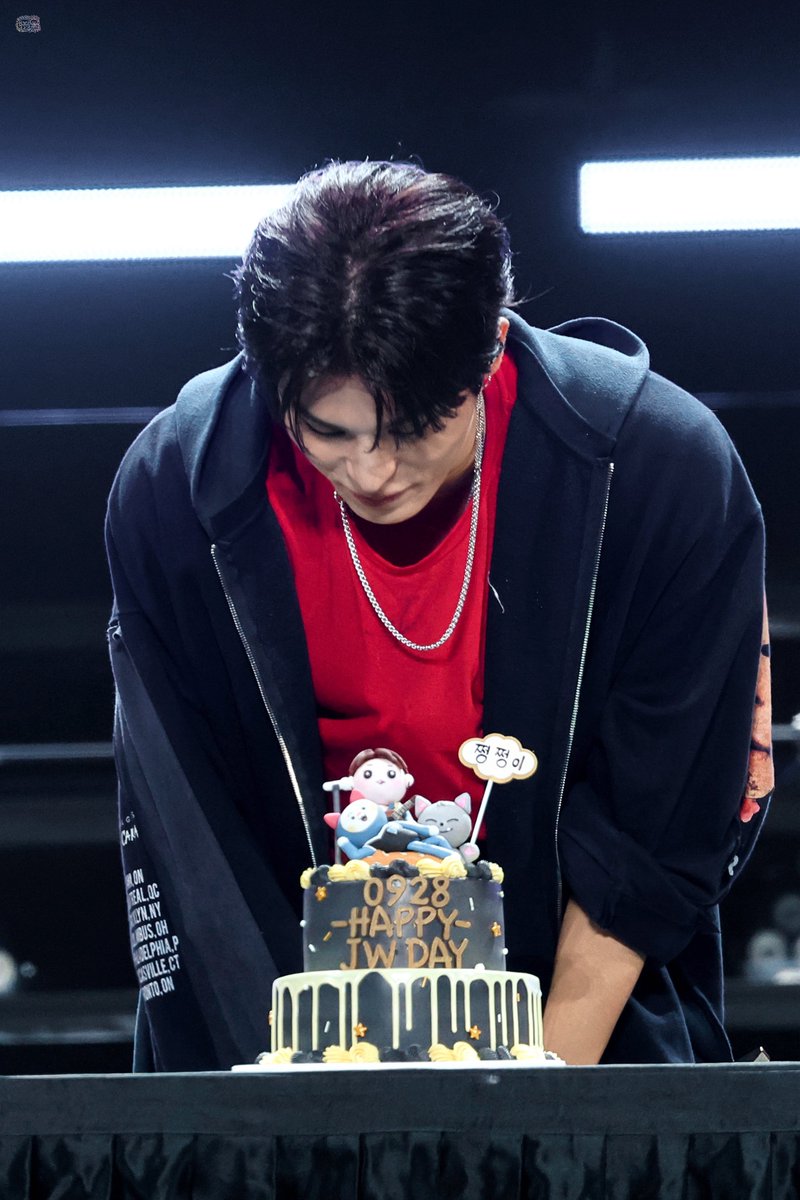 lyyz_DY's tweet photo. 260926 THE STAGE IN KAOHSIUNG 
생일 미리 축하해~🥲🍰

#TREASURE #트레저 #PARKJEONGWOO #박정우 https://t.co/3vH3dlGwft