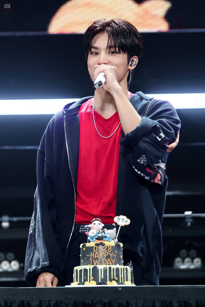 lyyz_DY's tweet photo. 260926 THE STAGE IN KAOHSIUNG 
생일 미리 축하해~🥲🍰

#TREASURE #트레저 #PARKJEONGWOO #박정우 https://t.co/3vH3dlGwft