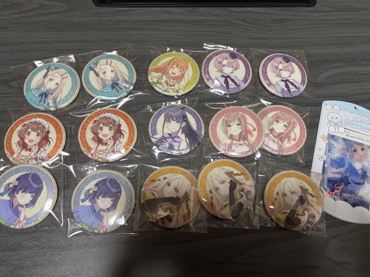 heatman_exe's tweet photo. 学園アイドルマスター 学マス Chugai Grace Cafe 中外カフェ 交換

譲)
缶バッジ
1:清夏、燕
2:広 佑芽 美鈴 莉波 麻央
3:星南

求)
サマートロピカルアイスパーラー、シトロン、同種
リーリヤ、ことね
(アイスリーリヤ> シトロンことね> アイスことね>シトロンリーリヤ>同種)

郵送、もしくは都内手渡 https://t.co/KWY2zleYay