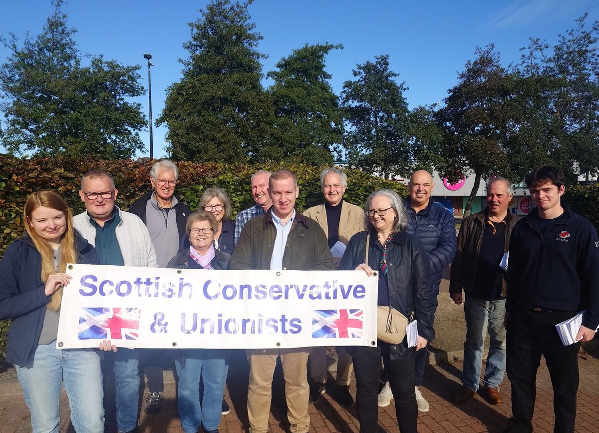 FreddieJohnAbdn's tweet photo. Very grateful to have such a fantastic team out helping me with the campaign today. #TeamTory https://t.co/VdayFNbTGe