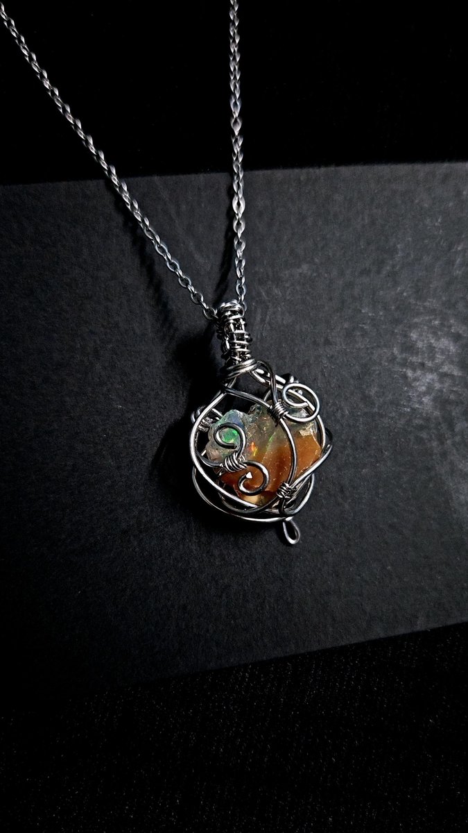 Thisisntforwork's tweet photo. I had a designer wire-wrapped my unique heart-shaped opal into a necklace charm 🫠 she've just showed me the result today 😍 Can't wait to have it on my hand. https://t.co/iQQVs7qCiu