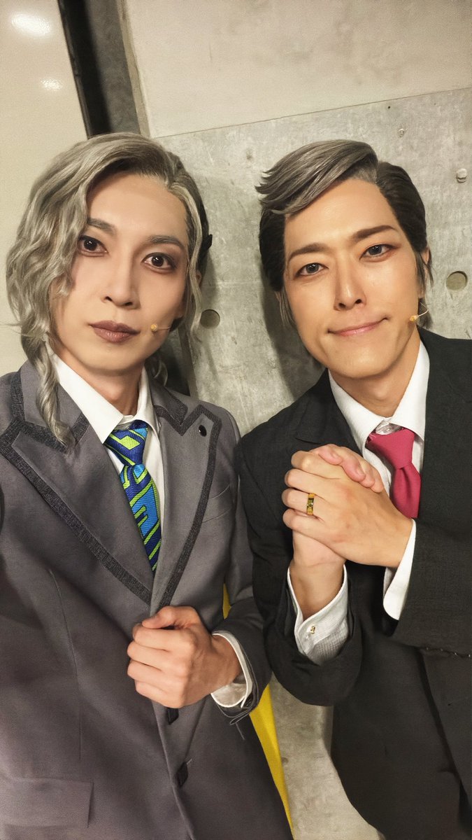 ayukawa_taiyou's tweet photo. 「TIGER &amp; BUNNY」THE STAGE

本日もありがとうございました！

今日は髙木俊さんこと、しゅんりーさんと😉
アドリブがうまい！声が聞き取りやすい！楽屋でお隣の席でよく話させてもらってる大好きな先輩✨

#タイバニ #tigerbunny #舞台タイバニ https://t.co/97G4rTvLm8