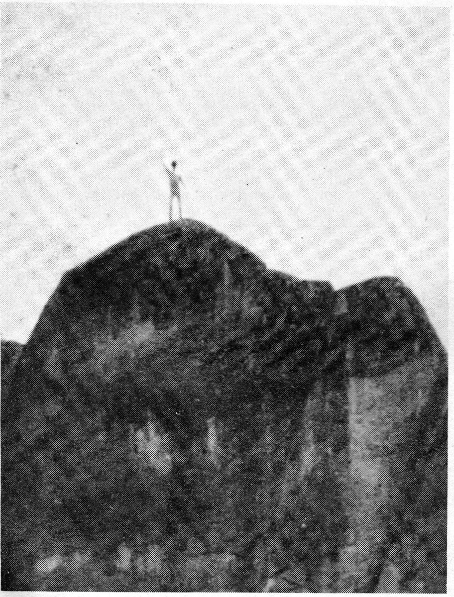 AlienArchiveX's tweet photo. In 1982, Lourdes Pizarro photographed a tall humanoid figure at Marcahuasi, Peru. On August 16, Oiga published the image on its cover as an alleged extraterrestrial photograph.
Full story: https://t.co/EgEKRGWJ97

#UFOs #Aliens #ufotwitter https://t.co/gVQrzmbkvg
