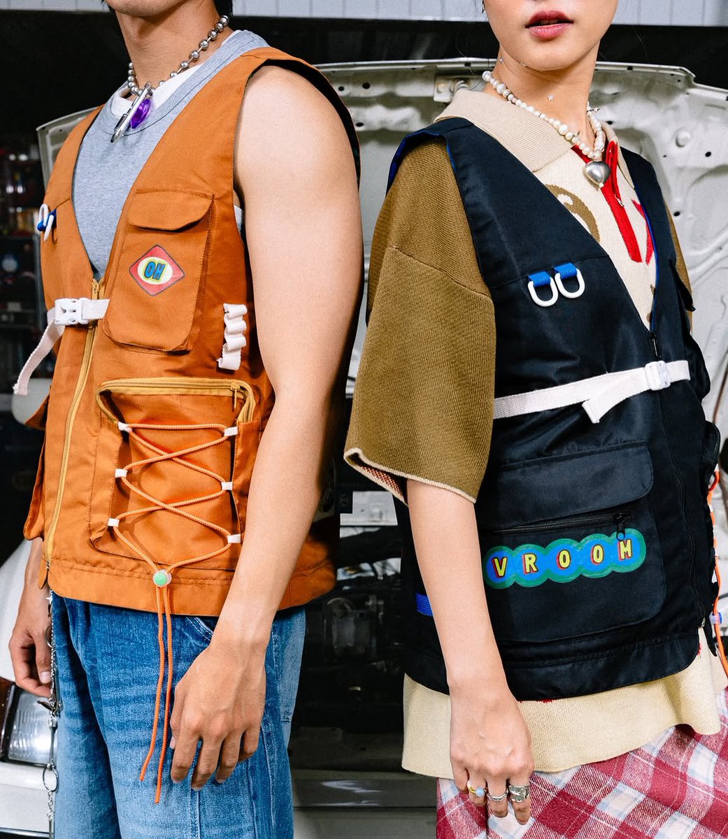 cuernvo's tweet photo. DEYM LOCAL BRAND INI KEREN BANGET 😭🫵🏻 2-IN-1 VEST YANG BISA JADI TAS JUGAAA https://t.co/IUbGb6uSxl