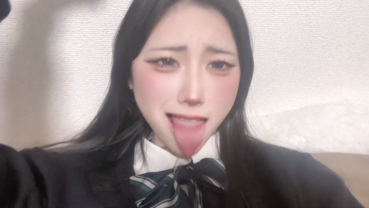 nerugatimuti's tweet photo. 『ほら、舌を狙ってたくさん出して？』
って誘惑してくるのオスへの媚び方
分かりすぎててだるい💗💢💢
#おなぺ晒し #チン媚び #顔抜き https://t.co/c3pU7PjAaF