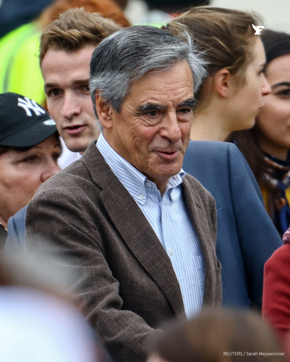 Le_Figaro's tweet photo. Marine Le Pen et Jordan Bardella, Gabriel Attal, Édouard Philippe ou encore Bruno Retailleau font partie des responsables politiques présents pour ce temps fort de la visite du souverain pontife. Éric Zemmour et Sarah Knafo assistent également présents à la messe célébrée par le Saint-Père. →https://t.co/XLJkwoHQQz