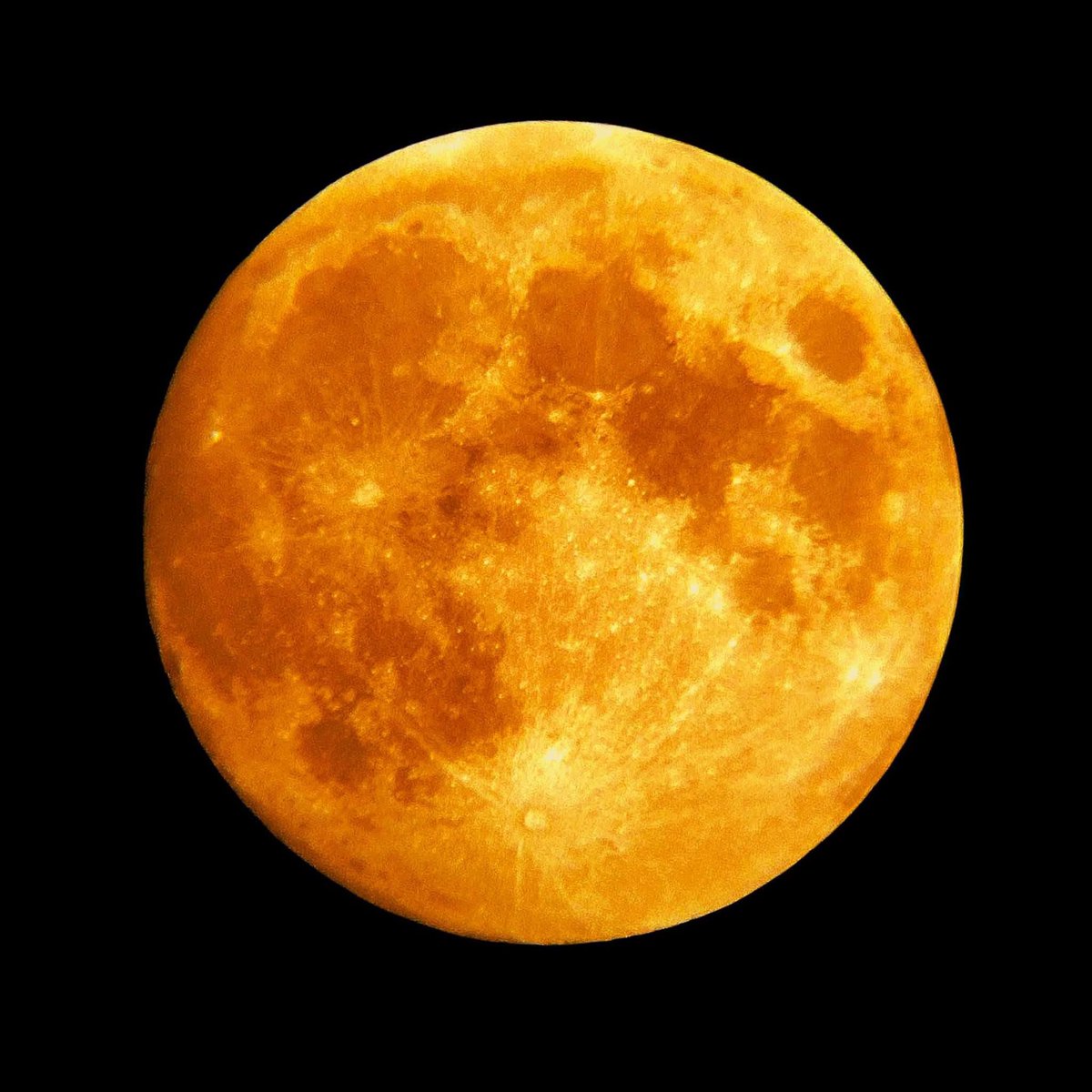 gmanews's tweet photo. 'IN ILOCANO, AY-AYATEN KA 💛'  

Nakuhanan ni YouScooper Rome Cabang pasado 6 PM ngayong hapon, Sept. 26, 2026, ang "Harvest Moon" na namataan sa Ilagan City, Isabela.  

Ang mga kuha ng buwan, bagama't may sariling angking ganda, in-enhance nang bahagya ni YouScooper Rome gamit ang kaniyang cellphone. #YouScoop  

Courtesy: YouScooper Rome Cabang  Photos taken using Android phone and F70060 Refractor Telescope