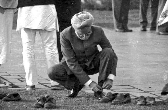 Bihar_1st_'s tweet photo. देश के पूर्व प्रधानमंत्री एवं कांग्रेस के वरिष्ठ नेता स्व डॉ मनमोहन सिंह जी की जयंती पर शत शत नमन। https://t.co/cdhbMZaFym