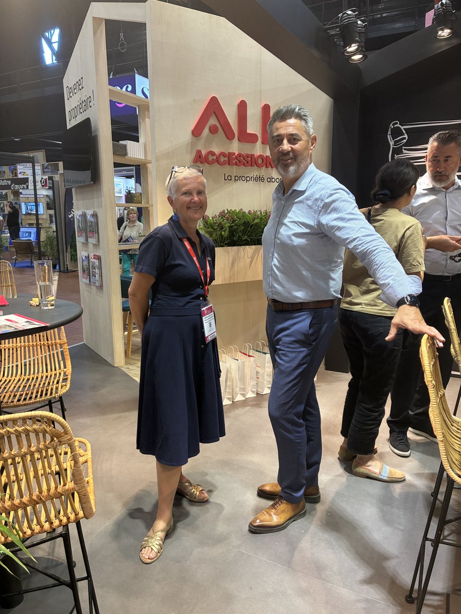 ALH_49's tweet photo. Salon de l’habitat @Angers a ouvert ses portes hier. @ALH_49 @LcChristelle occupe le stand 96 pour vendre des logements en accession sociale à la propriété : PSLA, BRS, vente dans l’ancien…différents dispositifs pour différents profils. En savoir plus : https://t.co/rf20SNKzXI https://t.co/4sWEOlwOWU