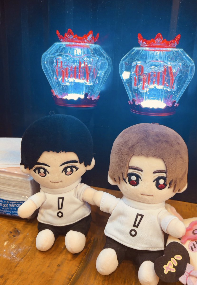 sunjapan22's tweet photo. 今日スタンド最後尾とかだっはず🇹🇭
ペンラぶんぶん振り回す予定で来たからBloomim鼻歌に今ペンラと一緒に過ごしてる！
#りょうすけとアジアの夜 https://t.co/ZYpe4xpkBr