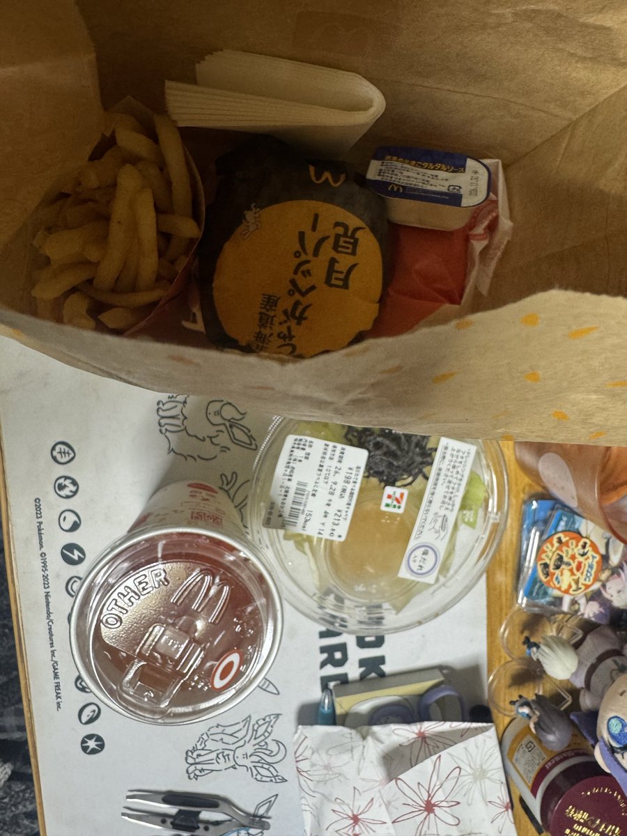 narukami79562's tweet photo. つばき亭と悩んだ結果月見が食いたくなったから塩キャベツと一緒に食べ👀 https://t.co/lf9m9O5YAX