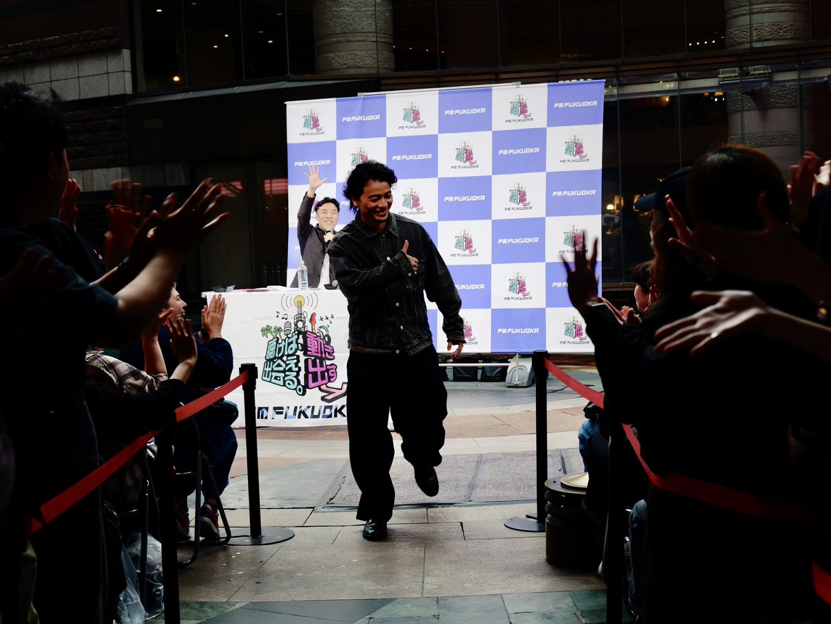 KREVA_DrK_dj908's tweet photo. [STAFF] FM福岡「KREVA Station」公開収録、ありがとうございました！

開始前には雨もあがり、とっても多くの方に集まっていただき、あっという間の楽しい時間でした✨

キャナルシティ博多、FM福岡、DJの甲斐田さん、関係者の皆様、そして会場に来てくださった皆さん、ありがとうございました！ https://t.co/6a7TMgwYfp