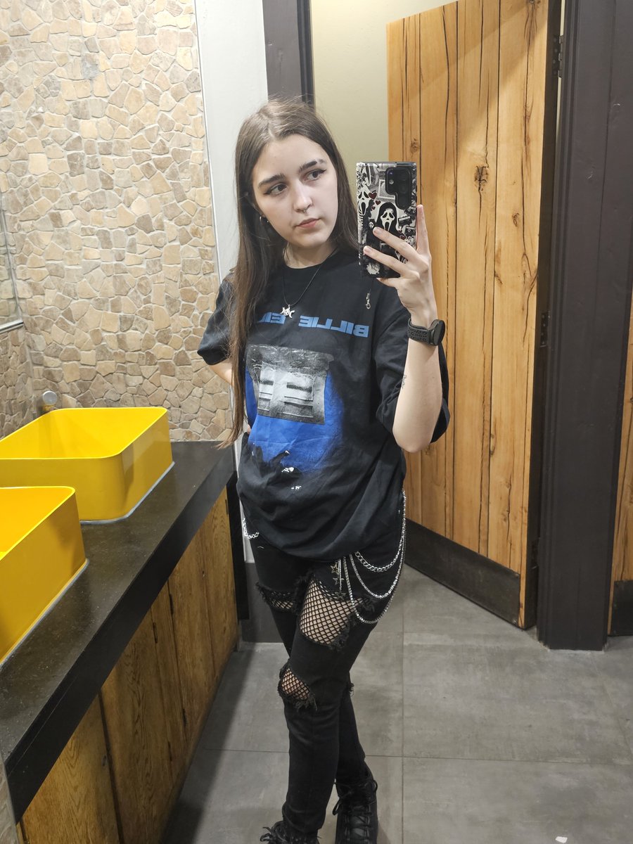 BhadAngelXO's tweet photo. This is what I love to see, WE ARE ALL GORGEOUS!
Bathroom selfie cos the mirror was huge haha
https://t.co/5RWM1LRmNH https://t.co/sOHq3swJ74
