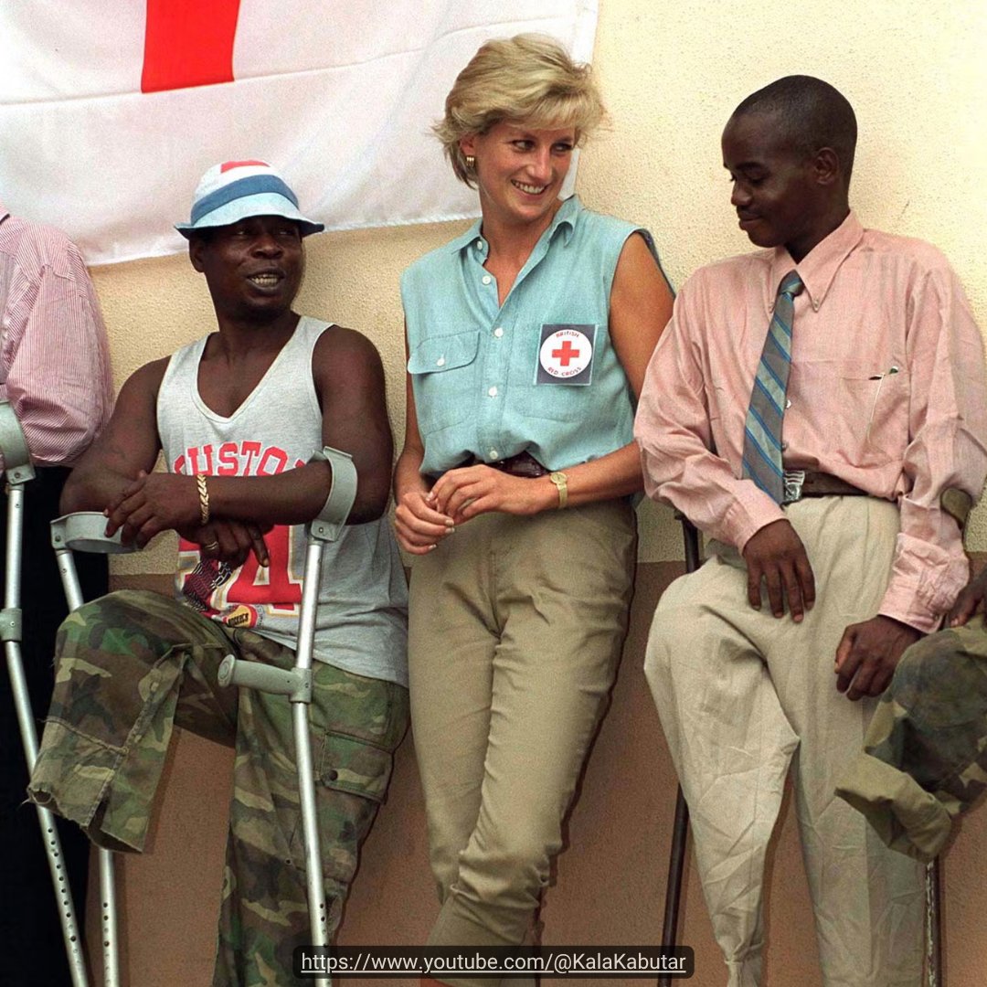 KalaKabutar's tweet photo. Princess Diana used her global fame to campaign against anti-personnel landmines, most famously walking through an active minefield in Huambo, Angola - https://t.co/yGdOZ68G6Q
#princessdiana #dianaprincessofwales #britishroyalfamily #diana #angola https://t.co/AwOXZniG81