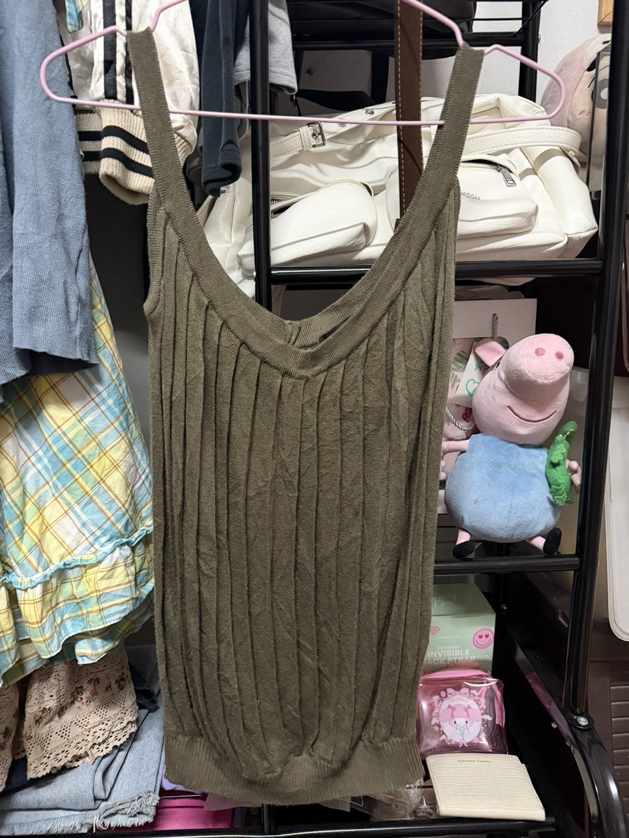 axntzyq_2's tweet photo. ทรงสวยกว่าในรูปนะคะ 50 💕
#เสื้อผ้ามือสอง #ส่งต่อเสื้อผ้ามือสองสภาพดี #เสื้อผ้าสาวอวบมือสอง #ส่งต่อเสื้อผ้า https://t.co/fnUBE1uzLw