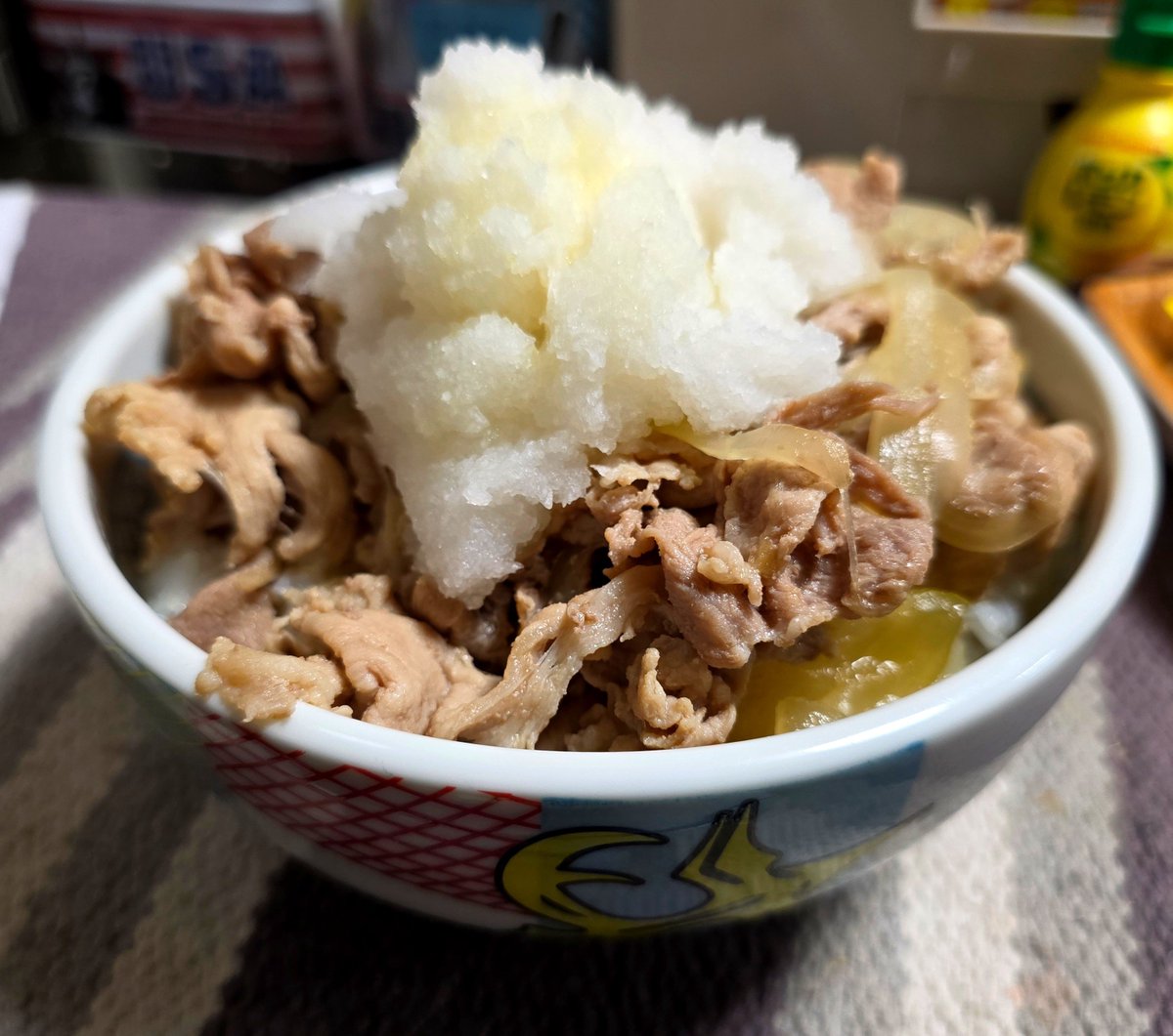 hisyuitei1's tweet photo. 今日ノエル団長が#大分GODO感謝祭で言ってた
かぼす牛丼…と言いたいですが
とん丼ですね…

おろし➕️かぼす
あっさり感がすごいぞぉ https://t.co/nVXhCMTbHI