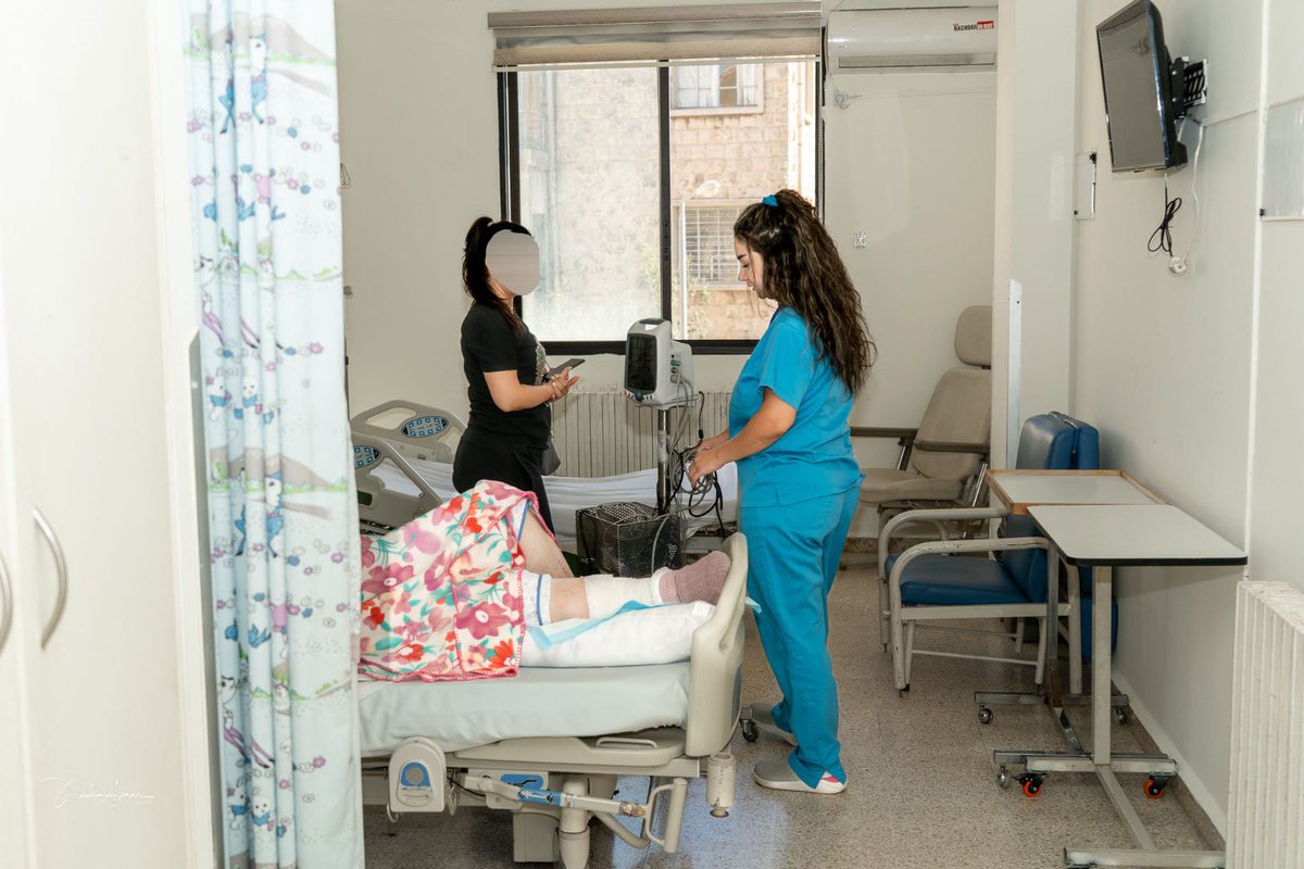 HannaWalid's tweet photo. Visite de l’hôpital de Jezzine au sud Liban avec le dr Elias Massaad directeur. 6 ans de partenariat avec le @SecoursPopNord qui en a ramené d’autres, et récemment @lillefrance. L’équipe médicale a transformé cet équipemt vide en structure de pointe qui accueille tous les malades https://t.co/qTlbZHn9vo