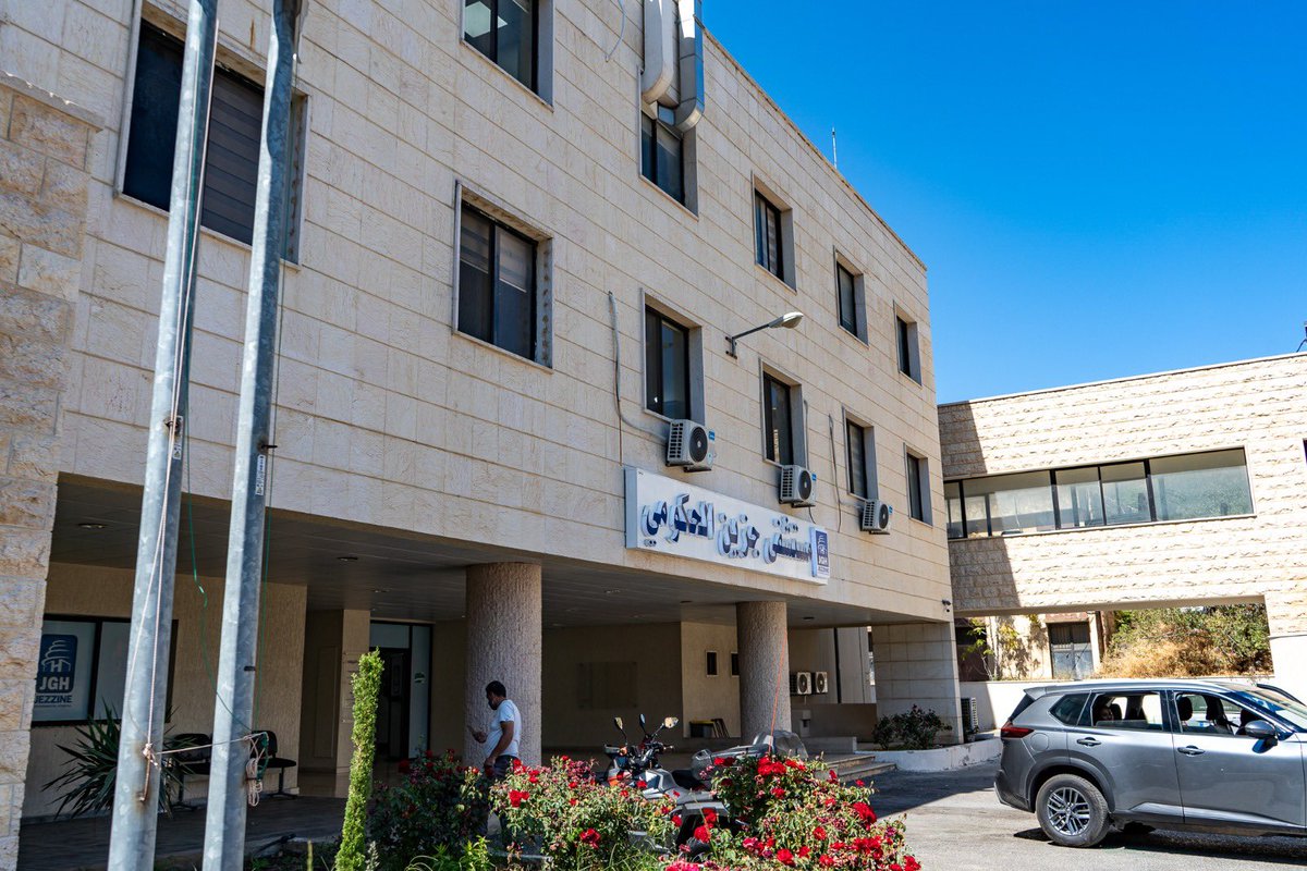HannaWalid's tweet photo. Visite de l’hôpital de Jezzine au sud Liban avec le dr Elias Massaad directeur. 6 ans de partenariat avec le @SecoursPopNord qui en a ramené d’autres, et récemment @lillefrance. L’équipe médicale a transformé cet équipemt vide en structure de pointe qui accueille tous les malades https://t.co/qTlbZHn9vo