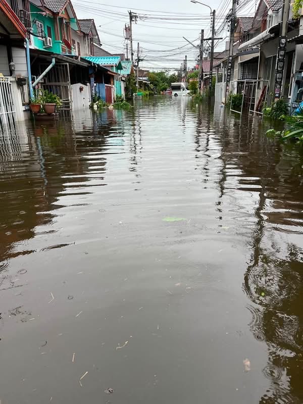 hrkdikesse81090's tweet photo. บางบ่อท่วม บ้างพื้นที่ ✌️✌️ สู้ๆครับ
#บางบ่อ https://t.co/KCJvcanndz