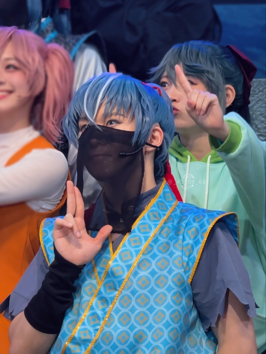_45_59_68's tweet photo. 𝟚𝟘𝟚𝟞.𝟘𝟡.𝟚𝟞🐸🩵❄️ #ケロミュ

小雪殿にイタズラされてるでござるよ〜！！

@shinta1024 @sonohara_staff https://t.co/FB1hIyrrBP