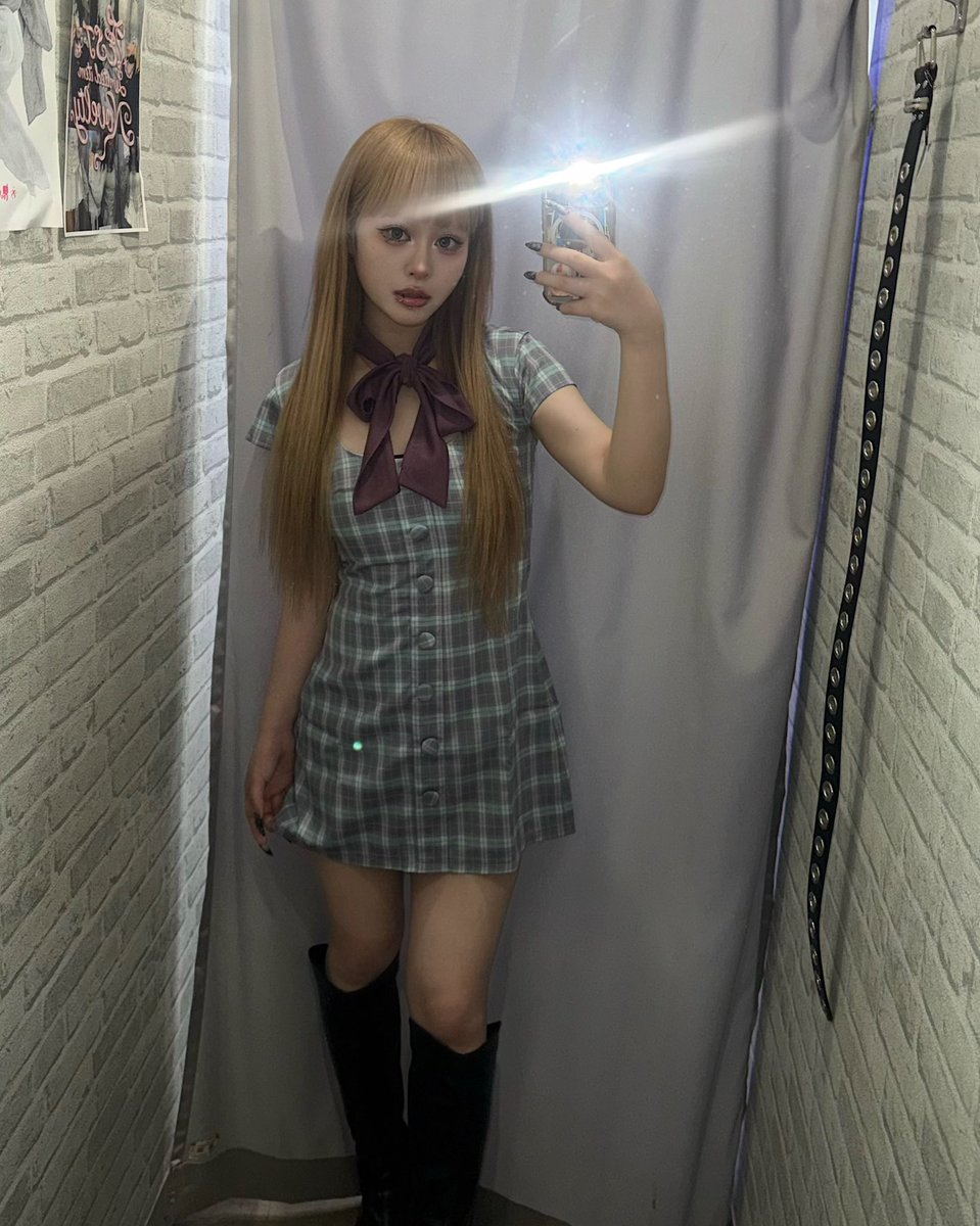 st_kii's tweet photo. 最近髪の毛をロングにしてから女みたいな服ばっかり着てる https://t.co/giPpAyxdAd