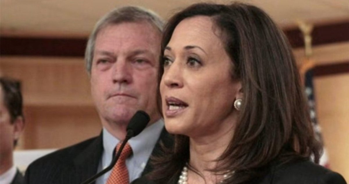 Jolie_Miller09's tweet photo. CAN YOU NAME SOMETHING KAMALA HARRIS IS ACTUALLY GOOD AT? https://t.co/1PoDtNQN3P