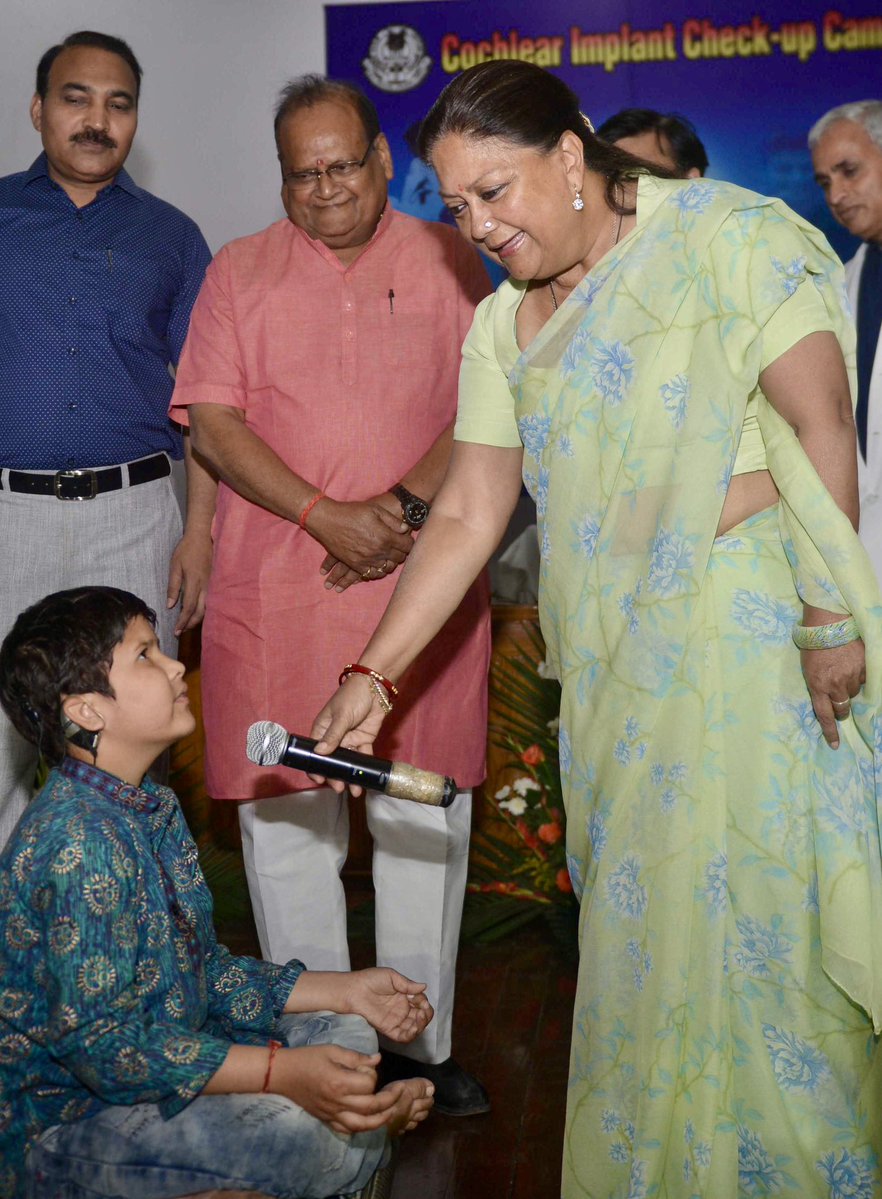 VasundharaBJP's tweet photo. विश्व मूक-बधिर दिवस के अवसर पर सभी दिव्यांगजनों को स्वस्थ, सशक्त एवं उज्ज्वल भविष्य की हार्दिक शुभकामनाएं।

हमारे भाजपा कार्यकाल में राजस्थान में मूक-बधिर बच्चों के लिए उच्च शिक्षा के अवसर विकसित करने की दिशा में महत्वपूर्ण पहल की गई। हमारा प्रयास रहा कि विशेष आवश्यकता वाले बच्चों को शिक्षा, उपचार और आगे बढ़ने के समान अवसर मिलें।

इसी भावना के साथ प्रदेश में कॉकलियर इम्प्लांट जैसी आधुनिक चिकित्सा सुविधाओं का विस्तार हुआ, जिससे अनेक श्रवण बाधित बच्चों को सुनने और बेहतर जीवन की नई उम्मीद मिली।

आइए, इस दिवस पर मूक-बधिरजनों के अधिकारों, सम्मान और समाज में उनकी समान भागीदारी के प्रति जागरूकता बढ़ाने तथा उन्हें समान अवसर उपलब्ध कराने का संकल्प लें।

#CochlearImplant #WorldDeafDay