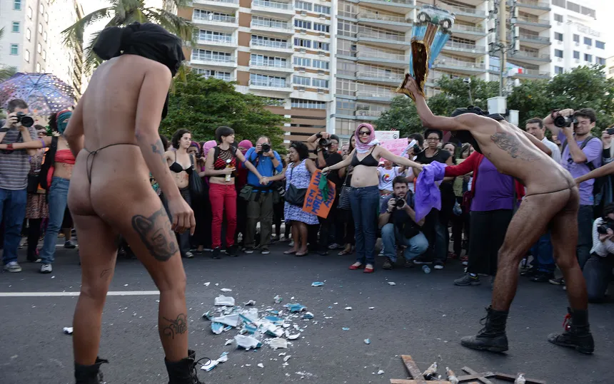 marcusvsguzman's tweet photo. @bbcbrasil até pouco tempo, estavam quebrando imagens https://t.co/5WPo3MpLgN