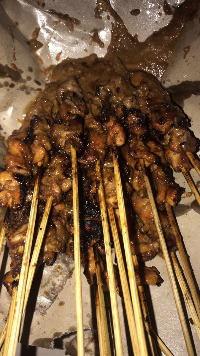 android128gb's tweet photo. makanan yang paling cocok dimakan malem malem, ya ini sate 🫢 https://t.co/pxwweLeD9Y