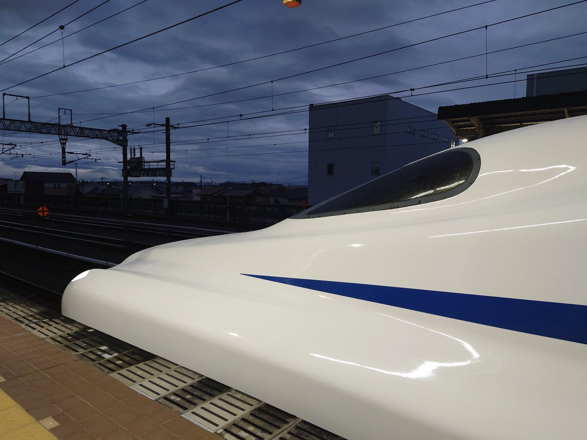 ryo1m731's tweet photo. #東海道ルミエールエクスプレス

いつも利用している車内という安心感
その車内で一夜を明かせる高揚感
JRスタッフのおもてなしによる特別感

個人的には
「本日は特別列車東海道ルミエールエクスプレス号にご乗車いただきまして⋯」
「新横浜には明朝6時35分⋯」
という車内アナウンスが良かったな。 https://t.co/wBqtIqUnxC