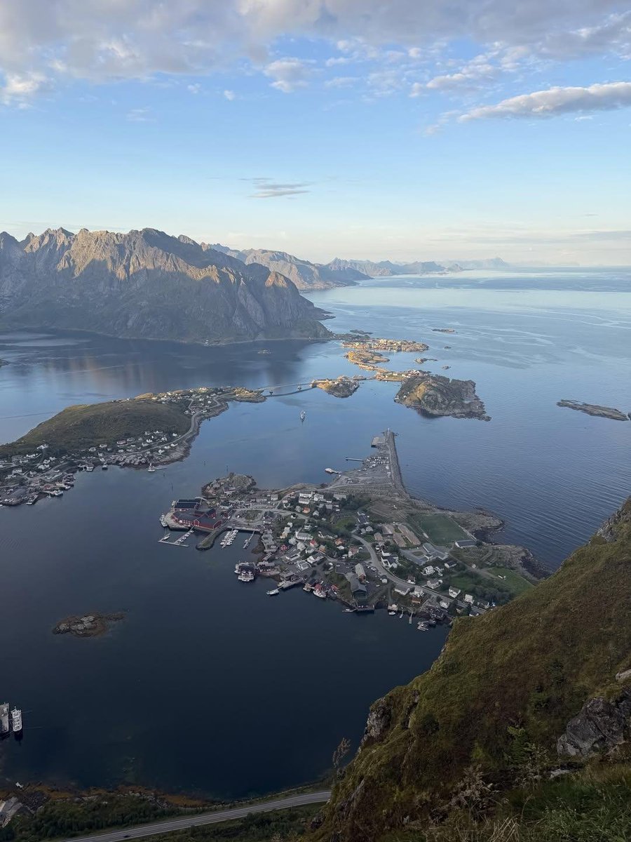 earthviewss1's tweet photo. Lofoten Islands, Norway 🇳🇴 https://t.co/8MRRRkO3ud