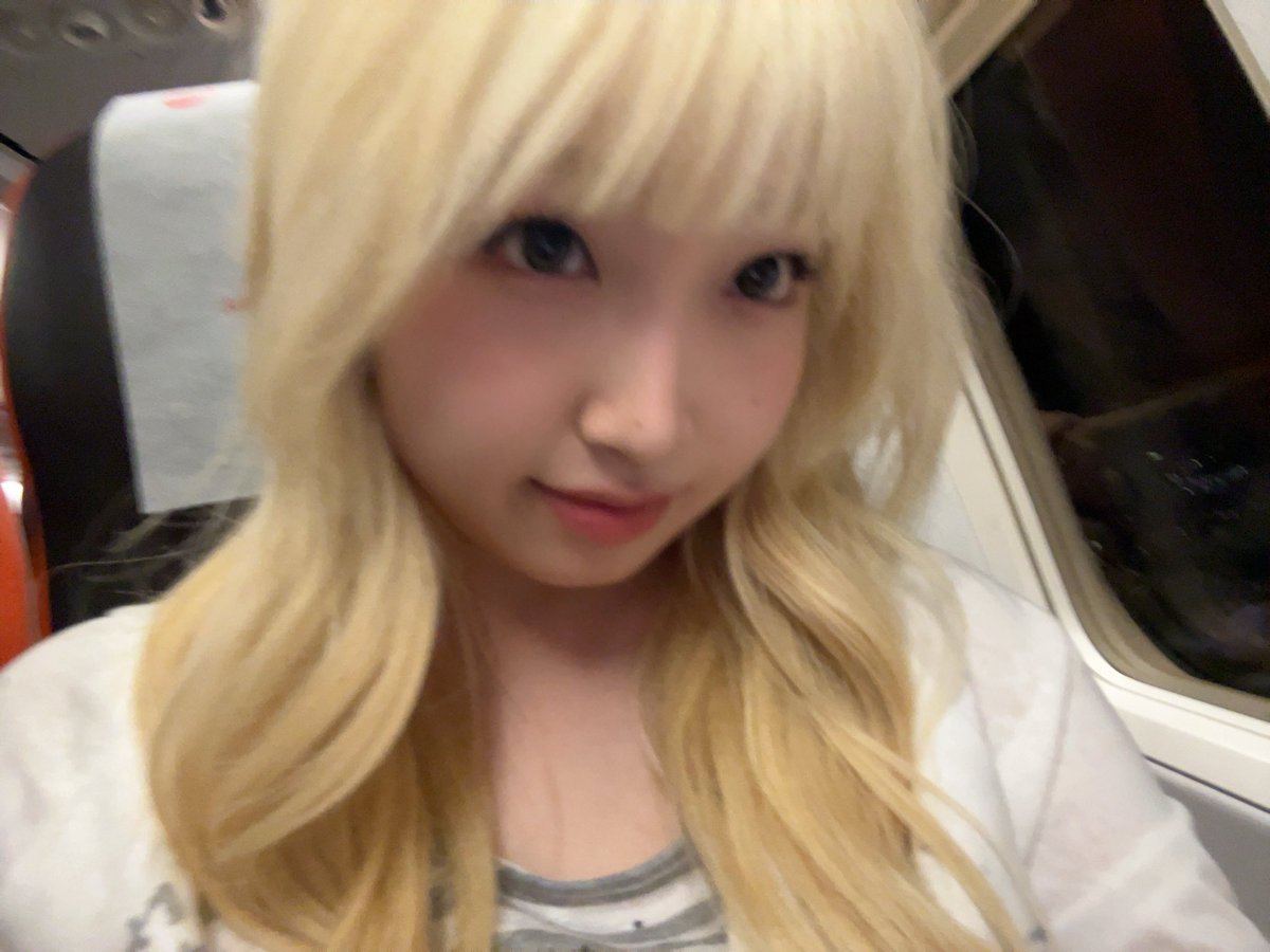 ayu__822's tweet photo. 韓国に行った時に、普段SEVENTEENのメイクを担当されている方にメイクしてもらいました💖
ずっとしてもらいたかったから嬉しすぎた🥹🫶ノーマルでも盛れるメイク術さすがすぎた…自分でももっとメイク研究できるように頑張ります✊🏻
 #SEVENTEEN #メイク  #韓国 https://t.co/2hL7nYSmGF