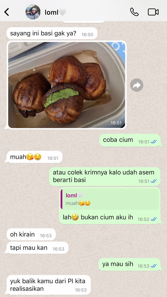 iHugvachi's tweet photo. #tingmeen ft #markohm &amp; #singkit one tweet au

pasangan 3 tahun menikah vs 5 tahun menikah vs 10 tahun menikah

tebak aje mana yang mana🤣 https://t.co/lMPLAP6YWo