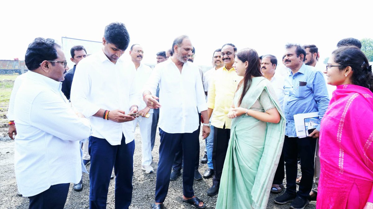 ipr_palnadu's tweet photo. నరసరావుపేట మండలం  కేసానుపల్లి వద్ద జరుగుతున్న జాతీయ రహదారి 167 ఏ రెండవ విడత (Phase-2) నాలుగు వరుసల విస్తరణ పనులకు రాష్ట్ర విద్యుత్ శాఖ మంత్రి మరియు జిల్లా  ఇంచార్జ్ మంత్రి గొట్టిపాటి రవికుమార్, నరసరావుపేట పార్లమెంట్ సభ్యులు లావు  కృష్ణదేవరాయలు,  నరసరావుపేట శాసన సభ్యులు https://t.co/GE892p2kKW