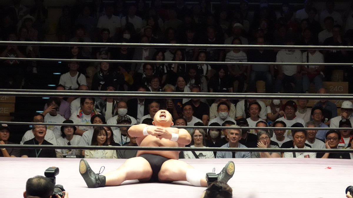 akkunckd's tweet photo. 2026.9.25 後楽園ホール
#SUGAMOプロレス
鈴木みのるではなく
#鈴木みのりすぎ 
練習中に肉ばなれを起こし松葉杖で登場。得意技は、ボッチ式パイルドライバー。 https://t.co/L5hTSSUhDH