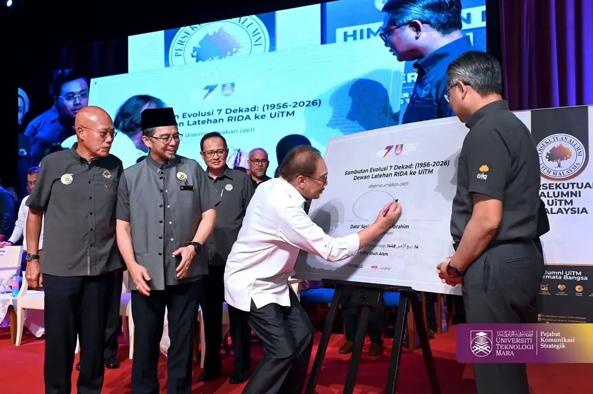 PDRMsia's tweet photo. POSTING PILIHAN: KPN HADIR HIMPUNAN MESRA ALUMNI UITM BERSAMA PM

Bacaan lanjut menerusi pautan berikut, 
https://t.co/ifI1n7xqKg https://t.co/cSPwvBVzHW