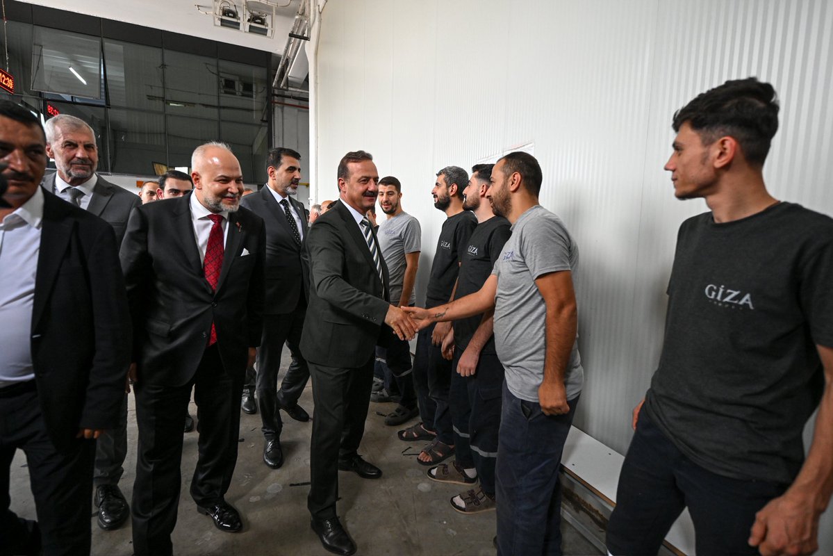 yavuzagiraliog's tweet photo. Gaziantep’te üretimin kalbine dokunduk…

Başpınar Organize Sanayi Bölgesi’nde sanayicilerimizi ve emekçi kardeşlerimizi ziyaret ettik.

Üretim tesislerinde yürütülen çalışmalar hakkında bilgi aldık; yaşadıkları sorunları yerinde dinledik. https://t.co/B36qKYo3vh