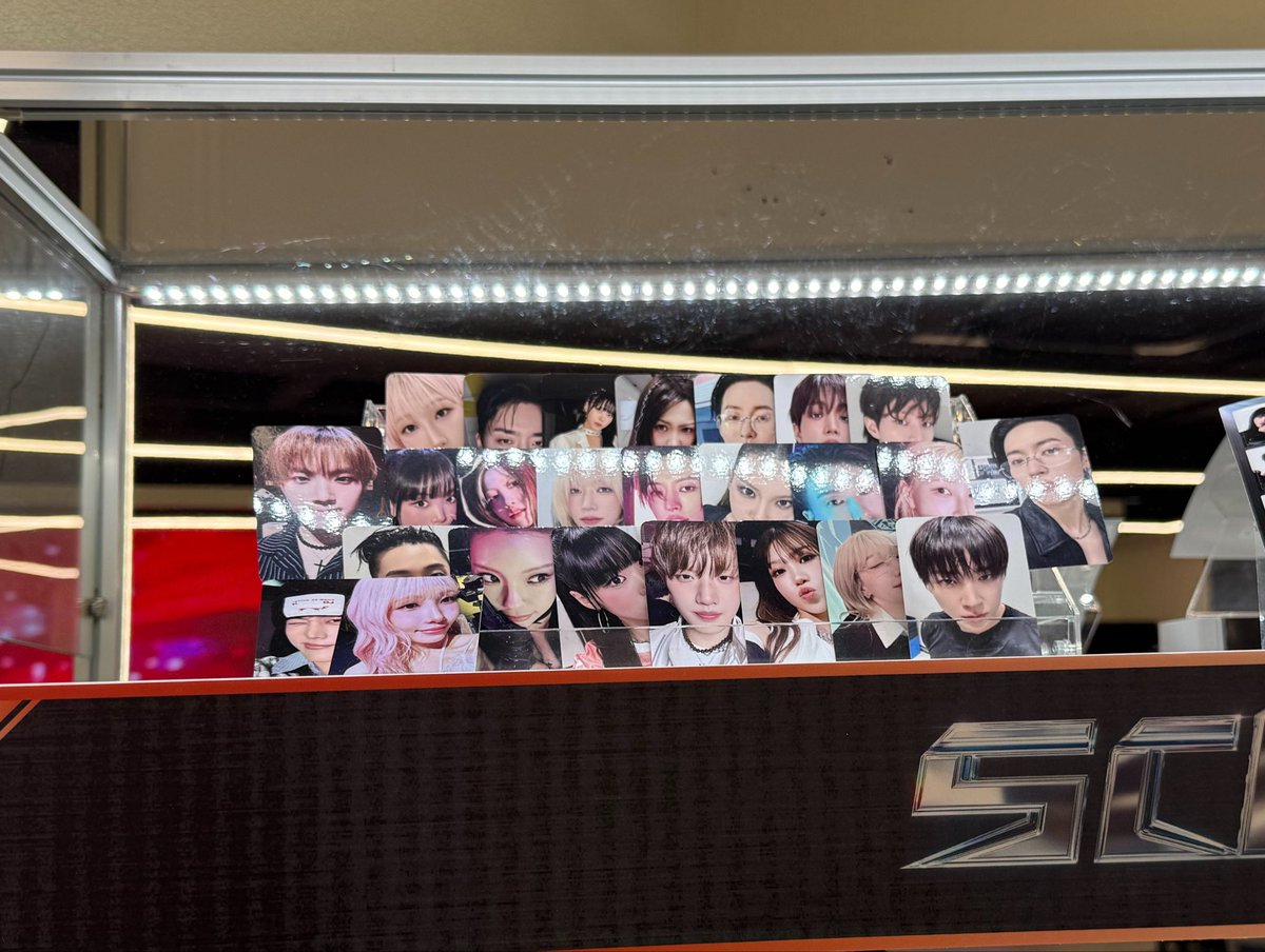 ggyang222's tweet photo. 늦게 갔더니 한적하게 구경하고 굿즈 구매
슬로건이 제일 맘에 들어

#SDF #스트릿월드파이터_디렉터스워
#팝업스토어 #POP_UP #엠넷 #MNET #에버라인 #EVERLINE https://t.co/eQ67z8YM33