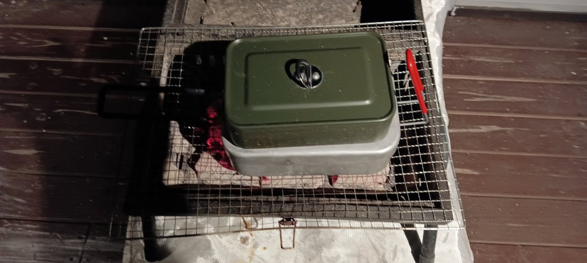 bulanzino's tweet photo. メスティンで手羽元使って参鶏湯と鳥の旨辛煮作りました🍲
参鶏湯が予想以上に激ウマでした✨
上の写真からさらにお湯ひたひたに追加してます😊 https://t.co/eepSZztxrp
