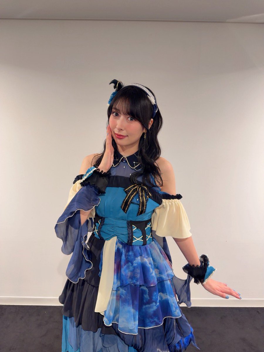 reina_kondo's tweet photo. 初披露のソロ曲をトリで歌わせていただき感激です😭

とてつもなく緊張しましたが、精一杯の声を届けることができました！

大きな声で応援してくださったおかげです！
本当にありがとうございます😭

明日も盛り上がっていきましょう！

#シャニマスソロライブMSP_day1 https://t.co/lEyf2k56VD