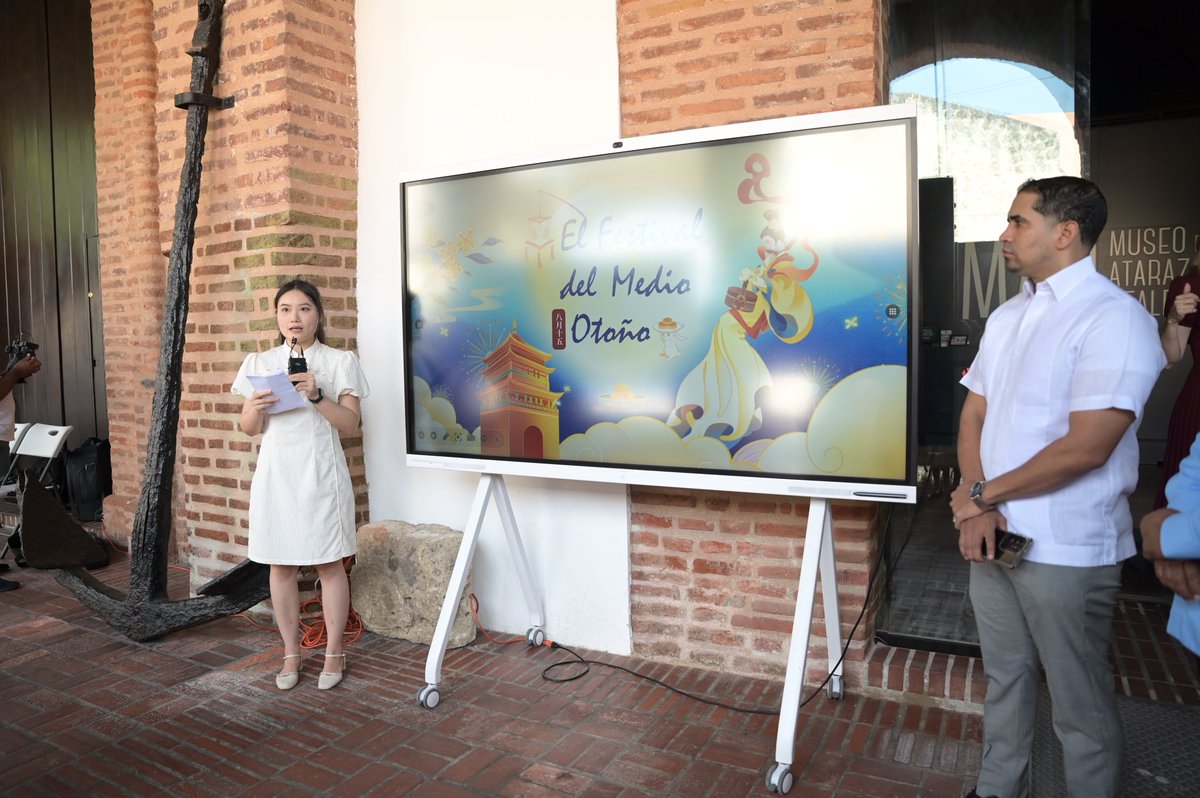 MMujerRD's tweet photo. La cultura también acerca a los pueblos. 🇩🇴🤝🇨🇳
Acompañamos la celebración del Festival del Medio Otoño 2026, organizado por @ChinaEmbajadaRD, un encuentro que reunió valores compartidos como la familia, la solidaridad, el cuidado y la esperanza.
#MMujerRD https://t.co/Mj3M0nMqCb