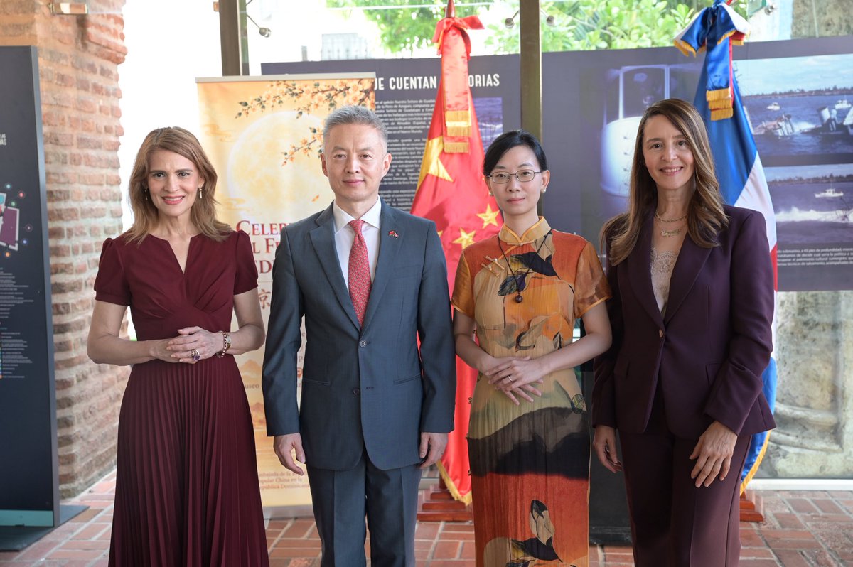 MMujerRD's tweet photo. La cultura también acerca a los pueblos. 🇩🇴🤝🇨🇳
Acompañamos la celebración del Festival del Medio Otoño 2026, organizado por @ChinaEmbajadaRD, un encuentro que reunió valores compartidos como la familia, la solidaridad, el cuidado y la esperanza.
#MMujerRD https://t.co/Mj3M0nMqCb
