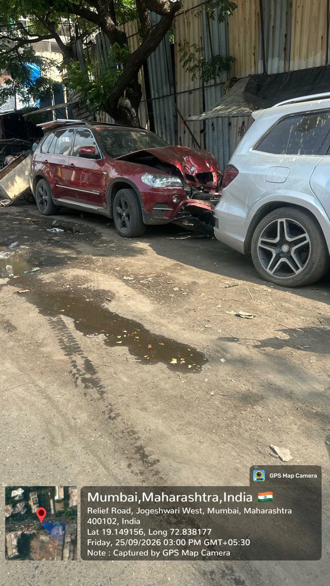 thepublic156's tweet photo. ओशिवरा रिलीफ रोड पर फिर से गाडिया रिपेअरिंग का काम धडल्ले से किया जा रहा है भंगार गाडी खडी कर के रस्ता ब्लॉक किया जाता है स्थानिक पुलिस प्रशासन ओर वाहतूक विभाग तत्काल कारवाई करे और रस्ते अतिक्रमण मुक्त करे @mybmc @MTPHereToHelp @MumbaiPolice @mybmcwardKW https://t.co/vwD26URGGy