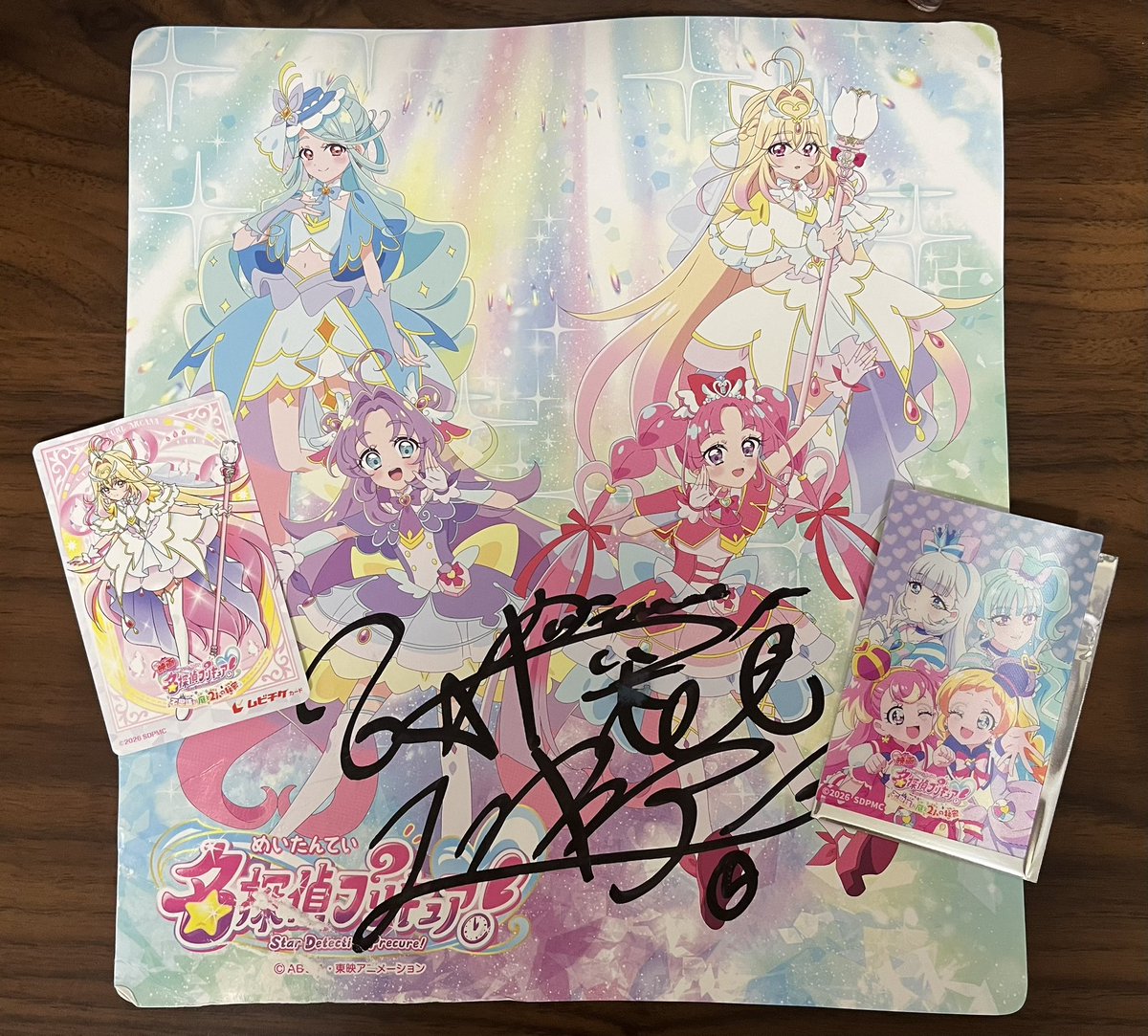 MJP_9923's tweet photo. 今日は朝イチたんプリ映画→よみランプリキュアショー→UCGギャラクシーカップという1日でした
ムビチケのアルカナとよみランで貰ったミスティックのサイン入り色紙と映画特典の狙っていて一撃で出てくれたわんぷりと一緒に。色紙は鞄に水が浸水してしまいベコベコになってしまいましたが… https://t.co/KOxens4OKG