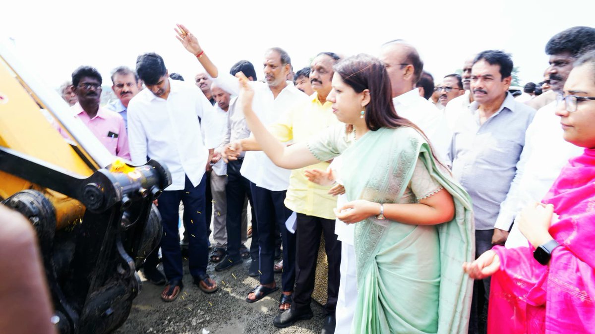 ipr_palnadu's tweet photo. నరసరావుపేట మండలం  కేసానుపల్లి వద్ద జరుగుతున్న జాతీయ రహదారి 167 ఏ రెండవ విడత (Phase-2) నాలుగు వరుసల విస్తరణ పనులకు రాష్ట్ర విద్యుత్ శాఖ మంత్రి మరియు జిల్లా  ఇంచార్జ్ మంత్రి గొట్టిపాటి రవికుమార్, నరసరావుపేట పార్లమెంట్ సభ్యులు లావు  కృష్ణదేవరాయలు,  నరసరావుపేట శాసన సభ్యులు https://t.co/GE892p2kKW