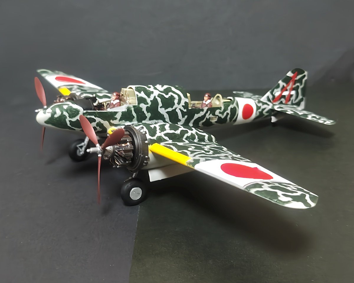 watapapa45's tweet photo. 百式司偵 Ⅲ型 改（乙+丙）防空戦闘機は完成間近です。

終戦時に屠龍風に迷彩された百式司偵が有った事を知り、屠龍風の斑（まだら）模様の塗装（筆塗り）に挑戦してみました。また、日の丸と防空識別帯の白も塗装で行ってみました。 https://t.co/1lsOZLBl4f