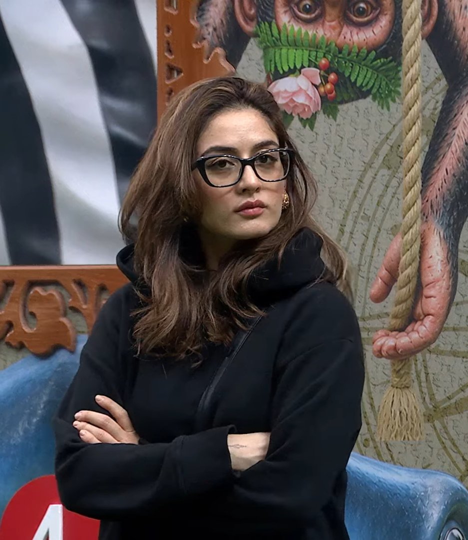 JThakur29's tweet photo. Uditi is not going to endulge in any kind of love angle in this Bigg Boss especially with Gullu as much i understood her till now; she's the girl with high morals and her standards are way too high now that's why I love her. 💛
#BiggBoosOnJioHotStar #BiggBoss #UditiSingh https://t.co/Kadveb3cWH